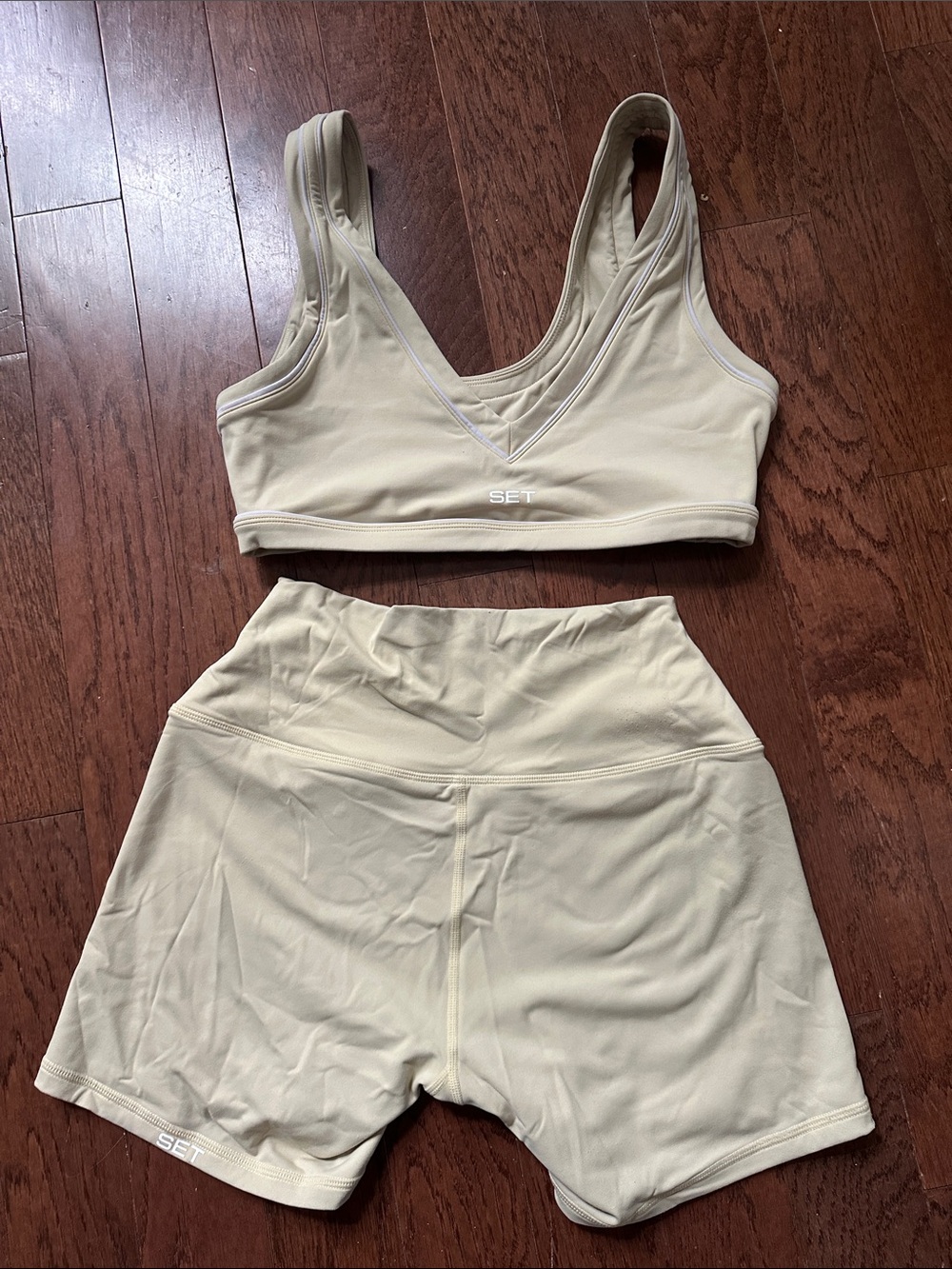 SET Active Cream V-Neck Sports Bra and High-Waist Shorts Set